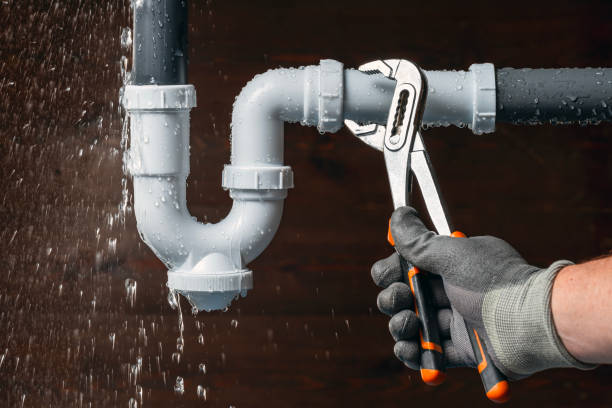 Professional Emergency Plumber technician working in Woodford, VA